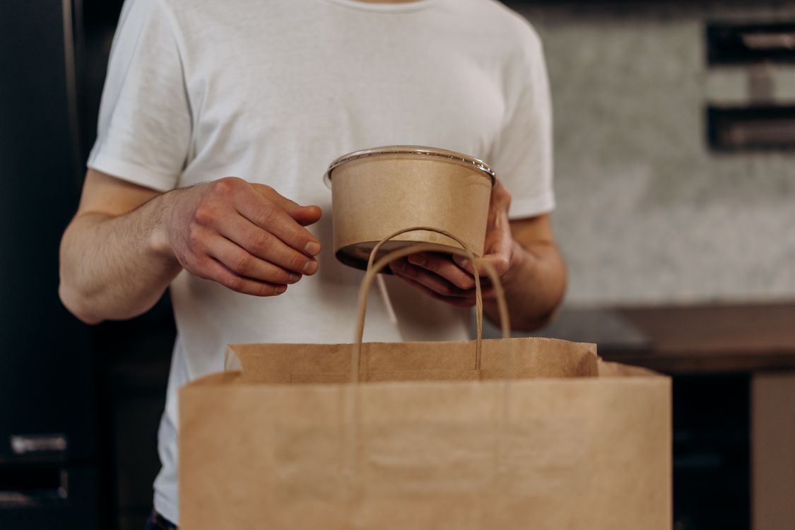 Maßgefertigte Tragetaschen aus Kraftpapier für Fluggesellschaften: Ein Leitfaden zur Passform- und Beladungsprüfung